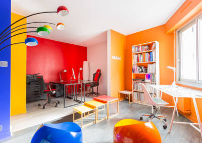 Décoration colorée de bureaux EAD à Neuilly, par Béatrice Elisabeth, Décoratrice UFDI à Neuilly et Paris : vue d'ensemble