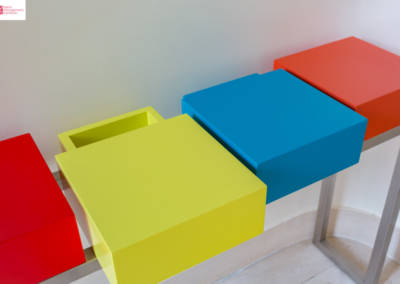Décoration d'une maison à Garches - L'entrée et son meuble multicolore, par Béatrice Elisabeth, Décoratrice UFDI à Neuilly et Paris