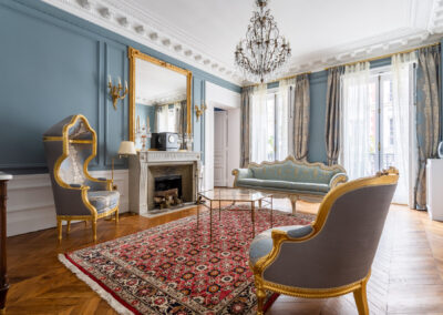Appartement de style haussmannien à Paris 7ème - Le grand salon style Versaille très lumineux, par Béatrice Elisabeth, Décoratrice UFDI à Neuilly et Paris