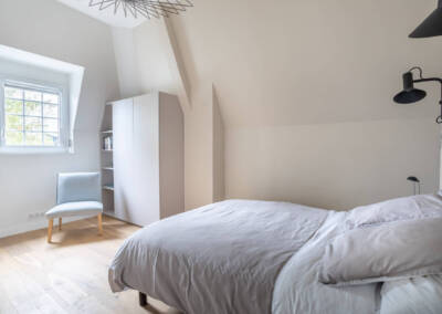 La chambre et son meuble de rangement sur mesure, par Béatrice Elisabeth, Architecte d'intérieur UFDI à Neuilly et Paris